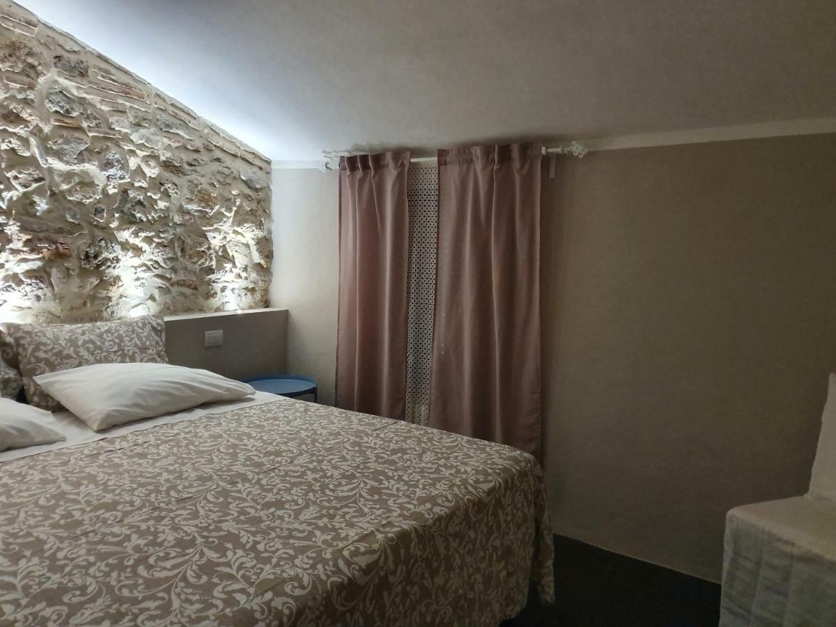 Bed and Breakfast Lo scarabeo Casale di Pari Exterior foto