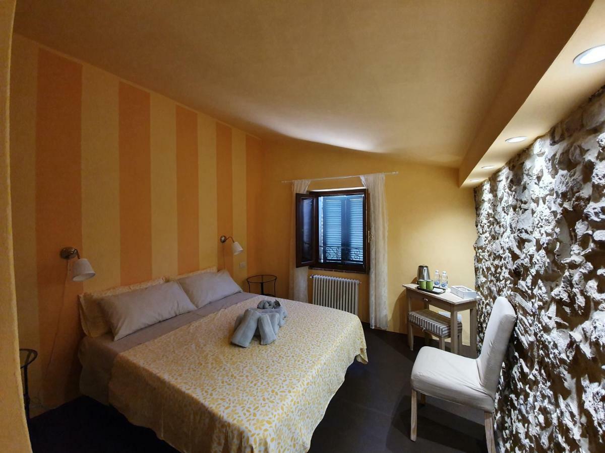 Bed and Breakfast Lo scarabeo Casale di Pari Exterior foto