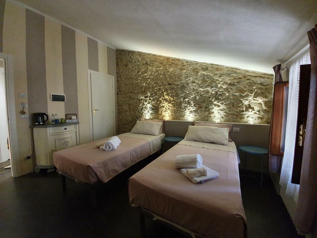 Bed and Breakfast Lo scarabeo Casale di Pari Exterior foto
